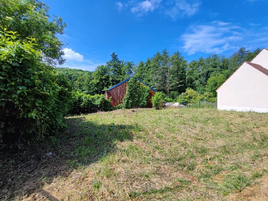 461m² Land in Valmondois, France No. 183182