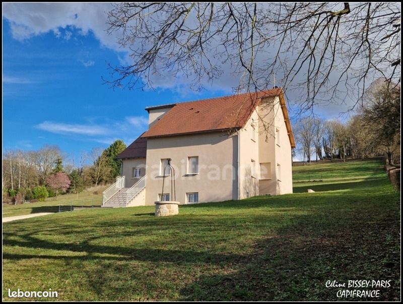 4 bedrooms House in Auxerre, France No. 202860