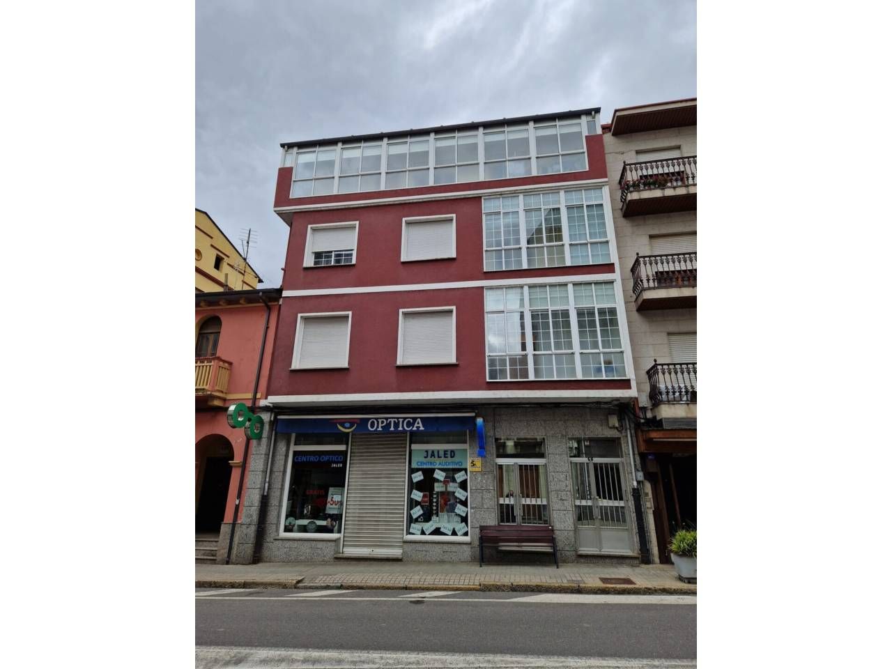 3 bedrooms Apartment in Ourense, Spain No. 190669