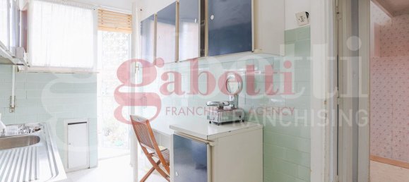 4 bedrooms Apartment in Rome, Italy No. 313743 11