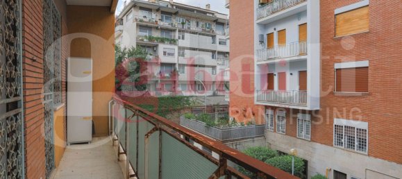 4 bedrooms Apartment in Rome, Italy No. 313743 20