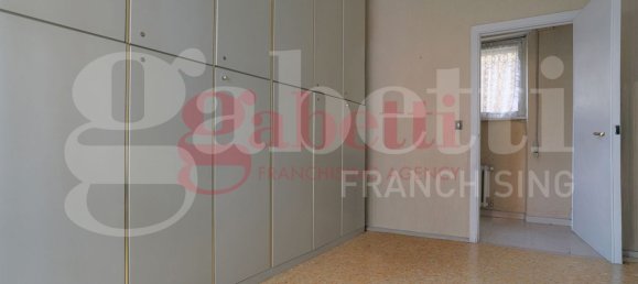 4 bedrooms Apartment in Rome, Italy No. 313743 16