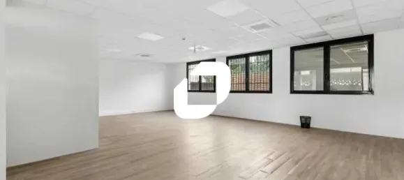 1334m² Office in Gentilly, France No. 346111 11