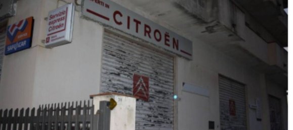 310m² Commercial property in Locri, Italy No. 341032 3