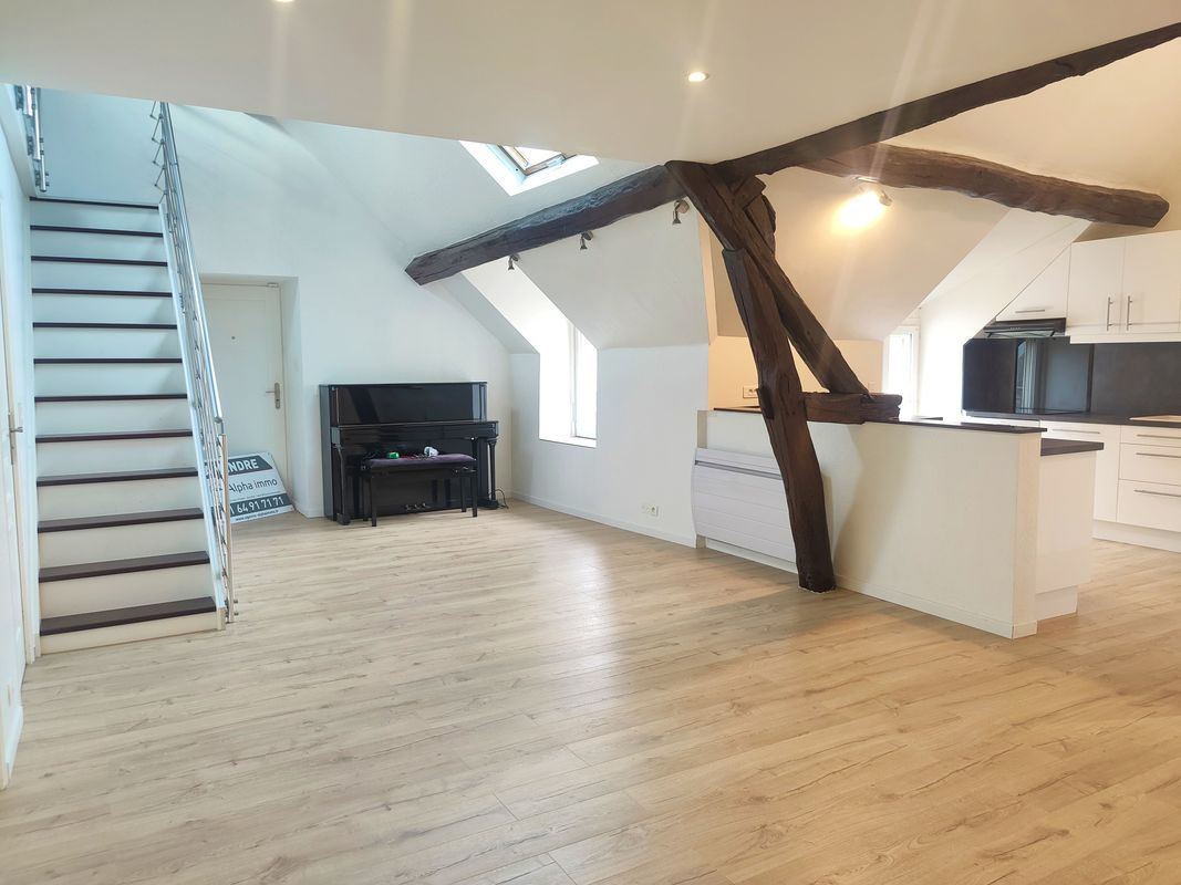 Dúplex de 3 dormitorios en Pecqueuse, France No. 296540