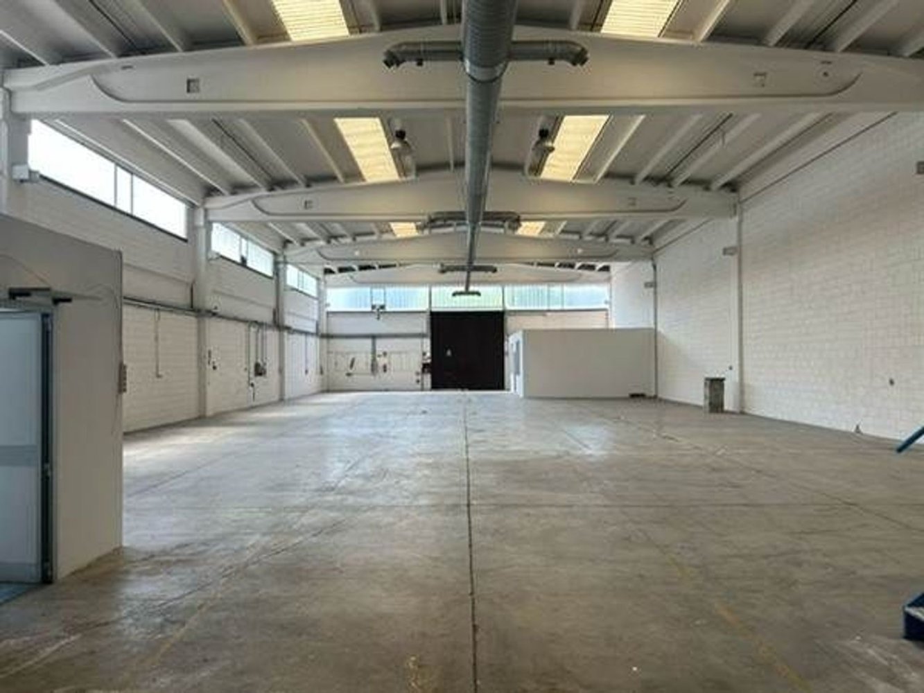 1030m² Warehouse in Assago, Italy No. 333270