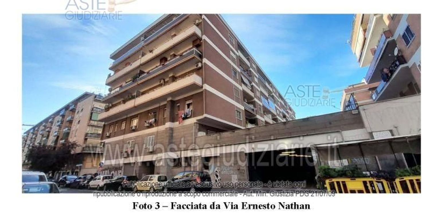 5 rooms Apartment in Rome, Italy No. 292306