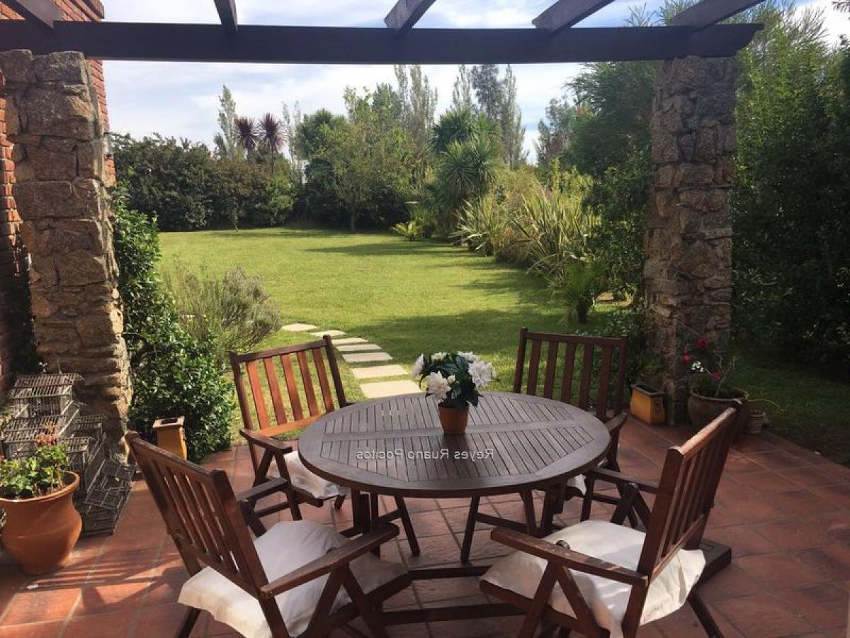 2 bedrooms House in Canelones, Uruguay No. 11449