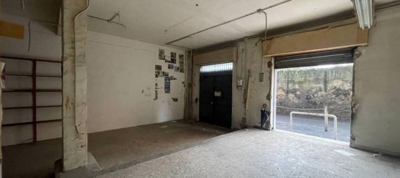 1 room Commercial property in San Giorgio a Cremano, Italy No. 24730 3