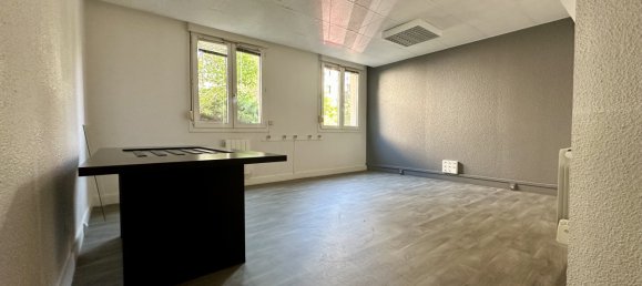 2 rooms Commercial property in Clermont-Ferrand, France No. 355842 4