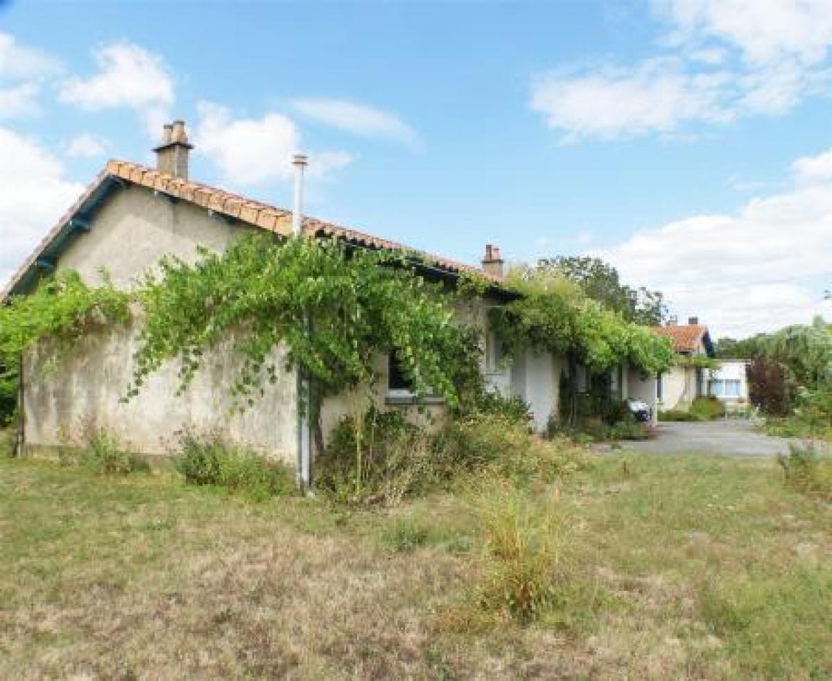 4 bedrooms Shop in Villefagnan, France No. 20757