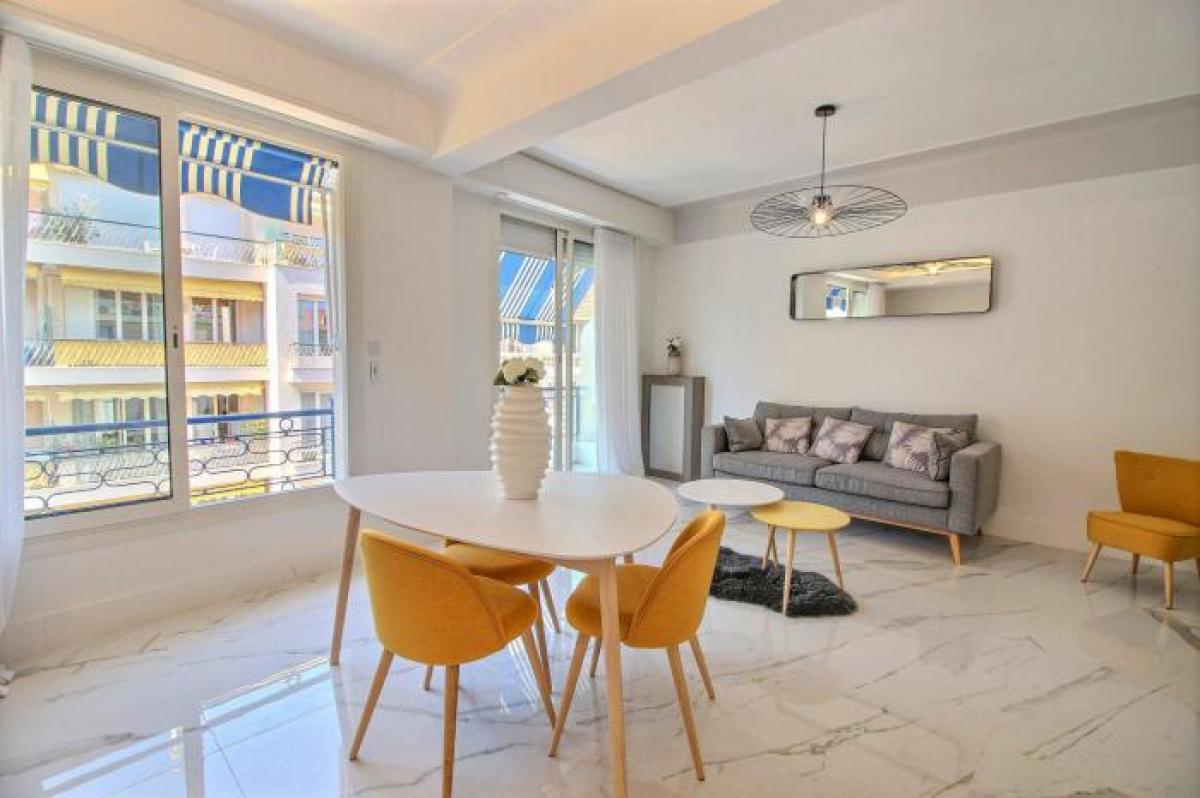2 bedrooms Apartment in Nice, France No. 2712