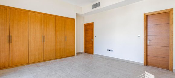 Вилла с 4 спальнями в Jumeirah Park, ОАЭ № 18925 26