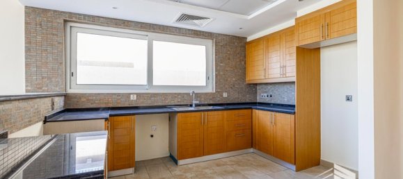 Вилла с 4 спальнями в Jumeirah Park, ОАЭ № 18925 7