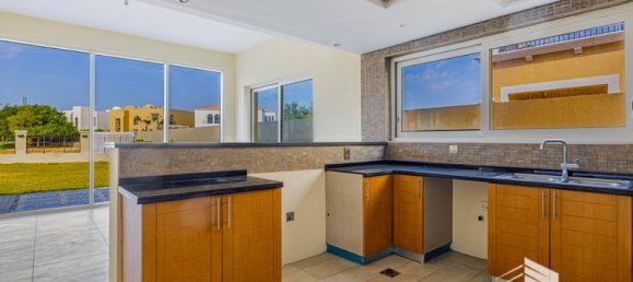 Вилла с 4 спальнями в Jumeirah Park, ОАЭ № 18925 6