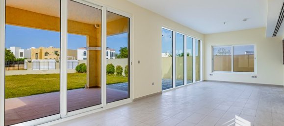 Вилла с 4 спальнями в Jumeirah Park, ОАЭ № 18925 30