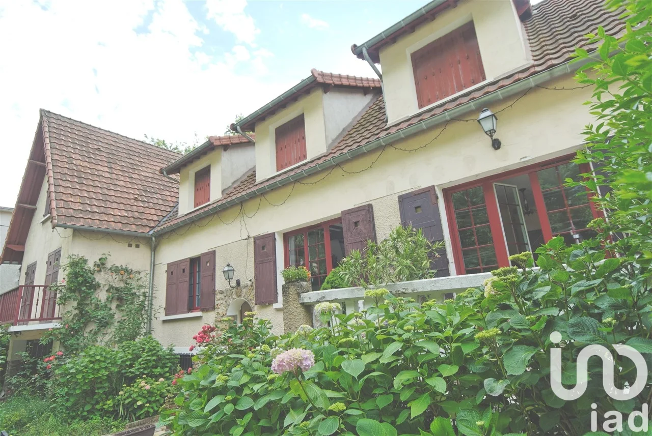 7 bedrooms House in Sainte-Genevieve-des-Bois, France No. 323579