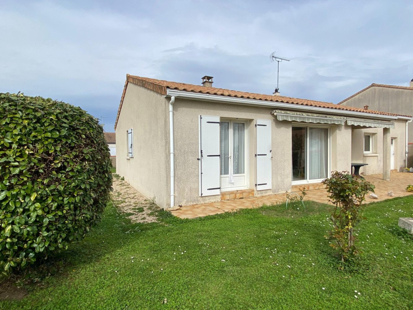 Casa de 3 dormitorios en Niort, France No. 103221