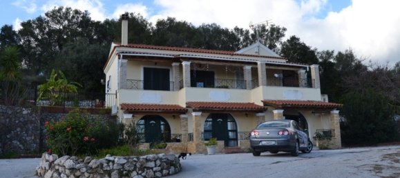 2 bedrooms Villa in Corfu, Greece No. 8203 3