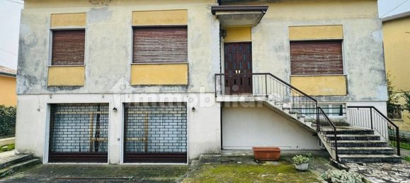 3 bedrooms Villa in Calvisano, Italy No. 80710 4