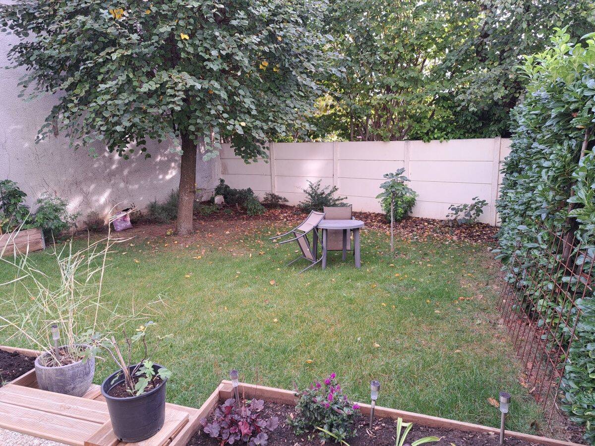 2 bedrooms Apartment in Montreuil, France No. 328034