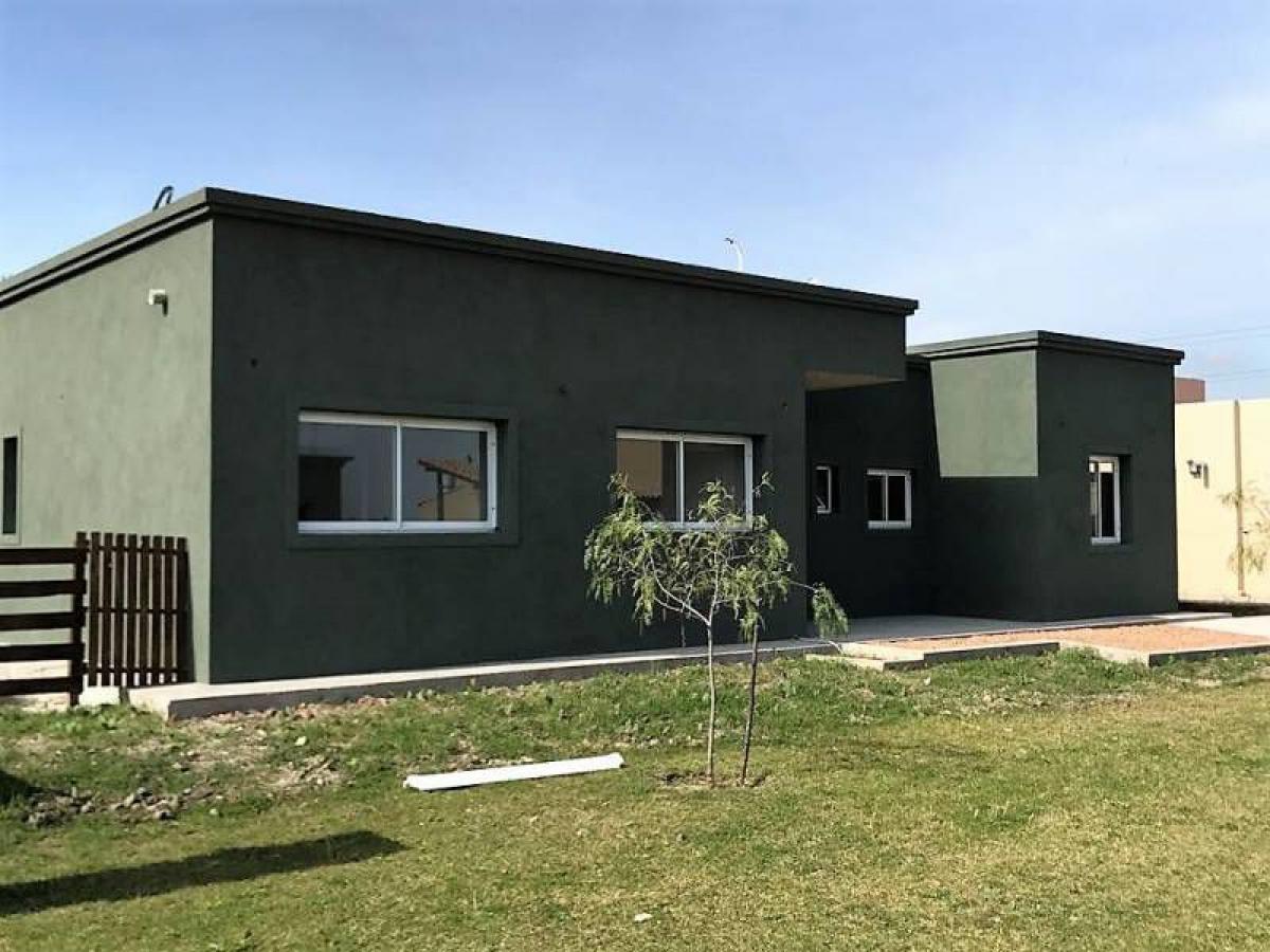 Casa de 3 dormitorios en Tigre, Argentina No. 19805