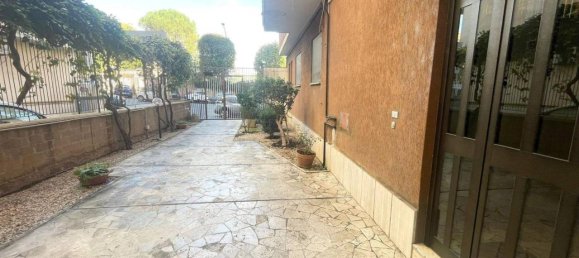 3-salle Appartement à Rome, Italy No. 33317 3