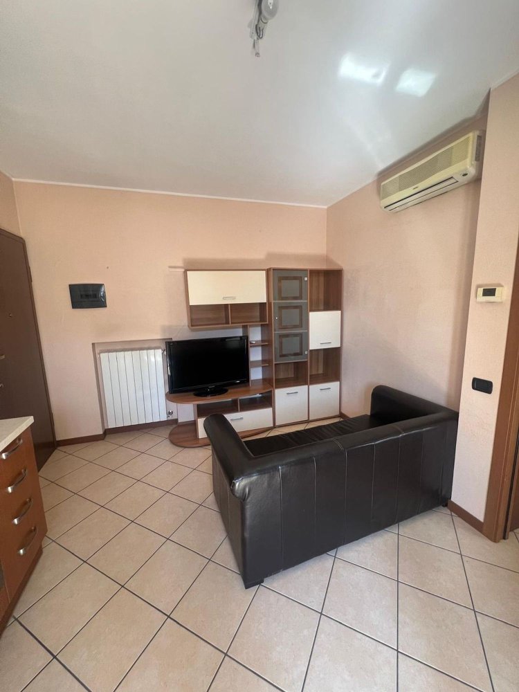 2 bedrooms Apartment in Cislago, Italy No. 393417