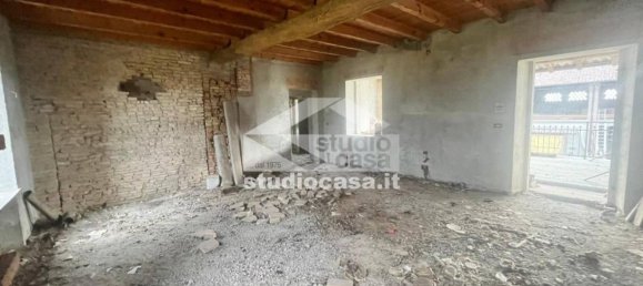 3 bedrooms House in Caravaggio, Italy No. 266866 2