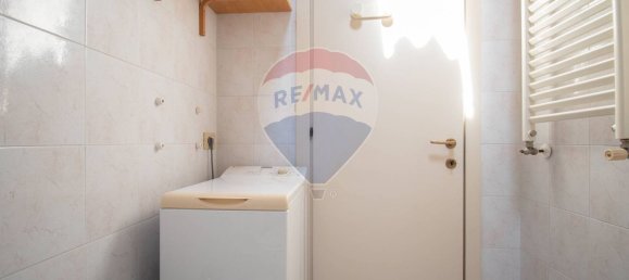 Квартира с 2 комнатами в Изео, Италия № 271903 14