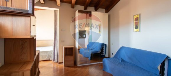 Квартира с 2 комнатами в Изео, Италия № 271903 8