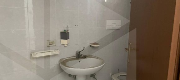 2 rooms Commercial property in Bari, Italy No. 24762 11