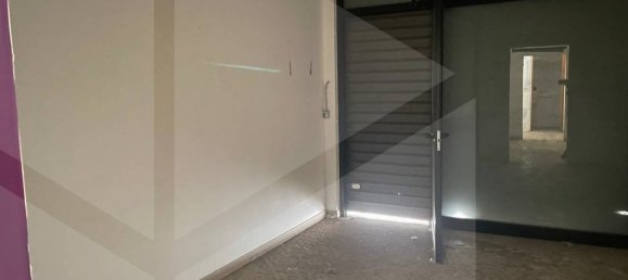 2 rooms Commercial property in Bari, Italy No. 24762 3
