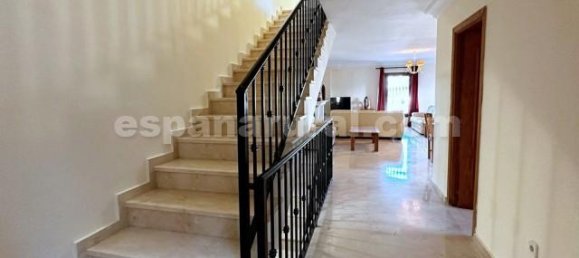 4 bedrooms Villa in Estepona, Spain No. 10683 6