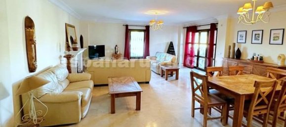 4 bedrooms Villa in Estepona, Spain No. 10683 2