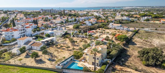 8 bedrooms Villa in Albufeira, Portugal No. 101985 2