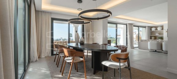 5 bedrooms Villa in Marbella, Spain No. 101369 3