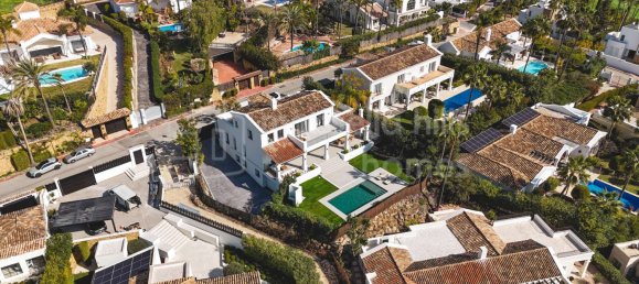 5 bedrooms Villa in Marbella, Spain No. 101369 6