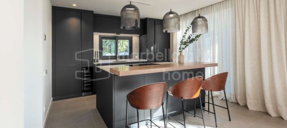 5 bedrooms Villa in Marbella, Spain No. 101369 2