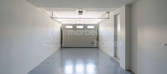 5 bedrooms Villa in Marbella, Spain No. 101369 9