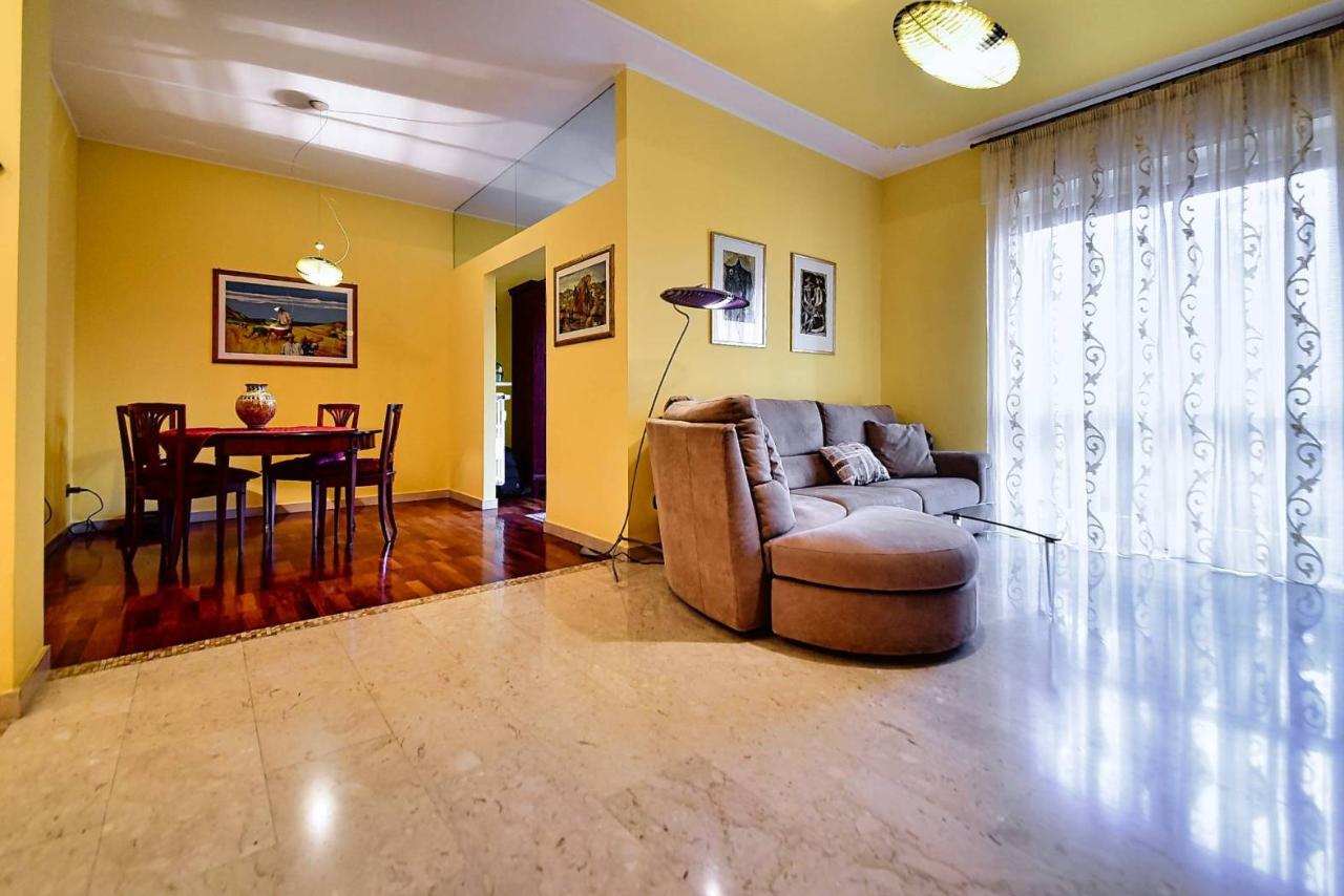 4 rooms Apartment in Milan, Italy No. 242664