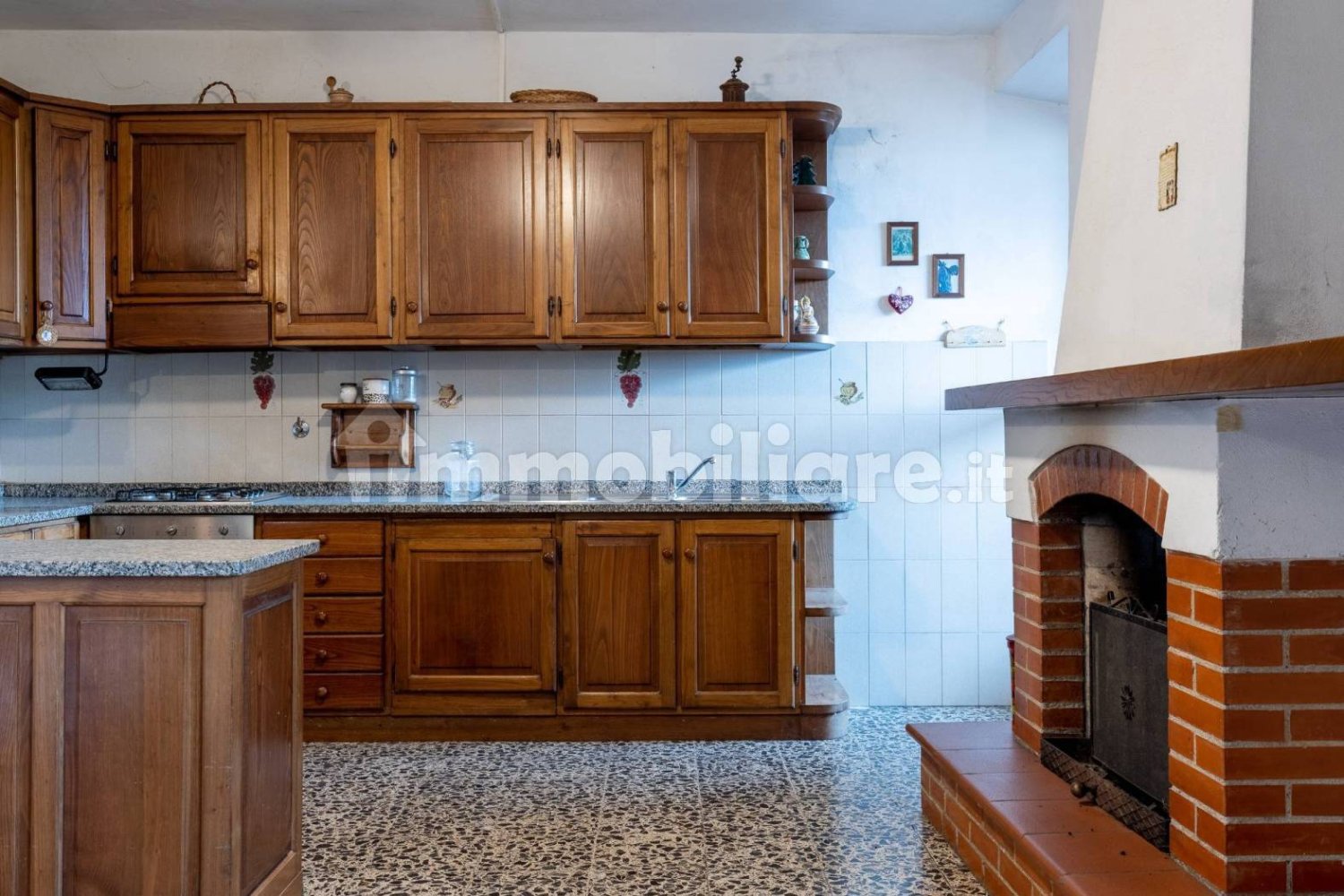 4 غرف نوم شقة في Lucca, Italy رقم 15358