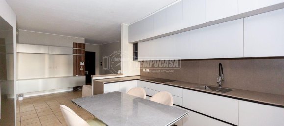 3 rooms Apartment in Brescia, Italy No. 235425 3
