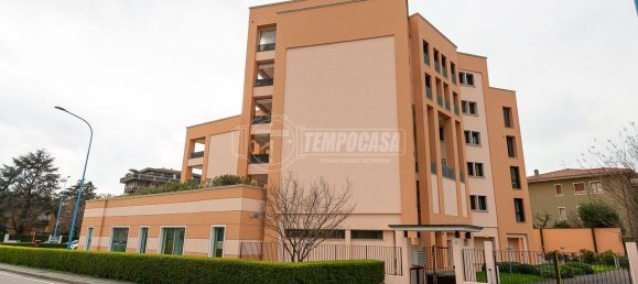 3 rooms Apartment in Brescia, Italy No. 235425 2