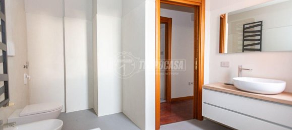 3 rooms Apartment in Brescia, Italy No. 235425 17