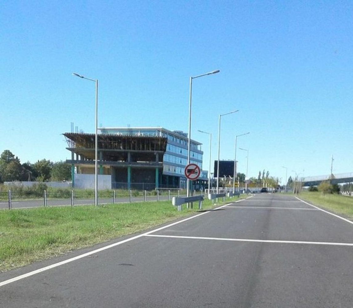  Office in Berazategui, Argentina No. 27220