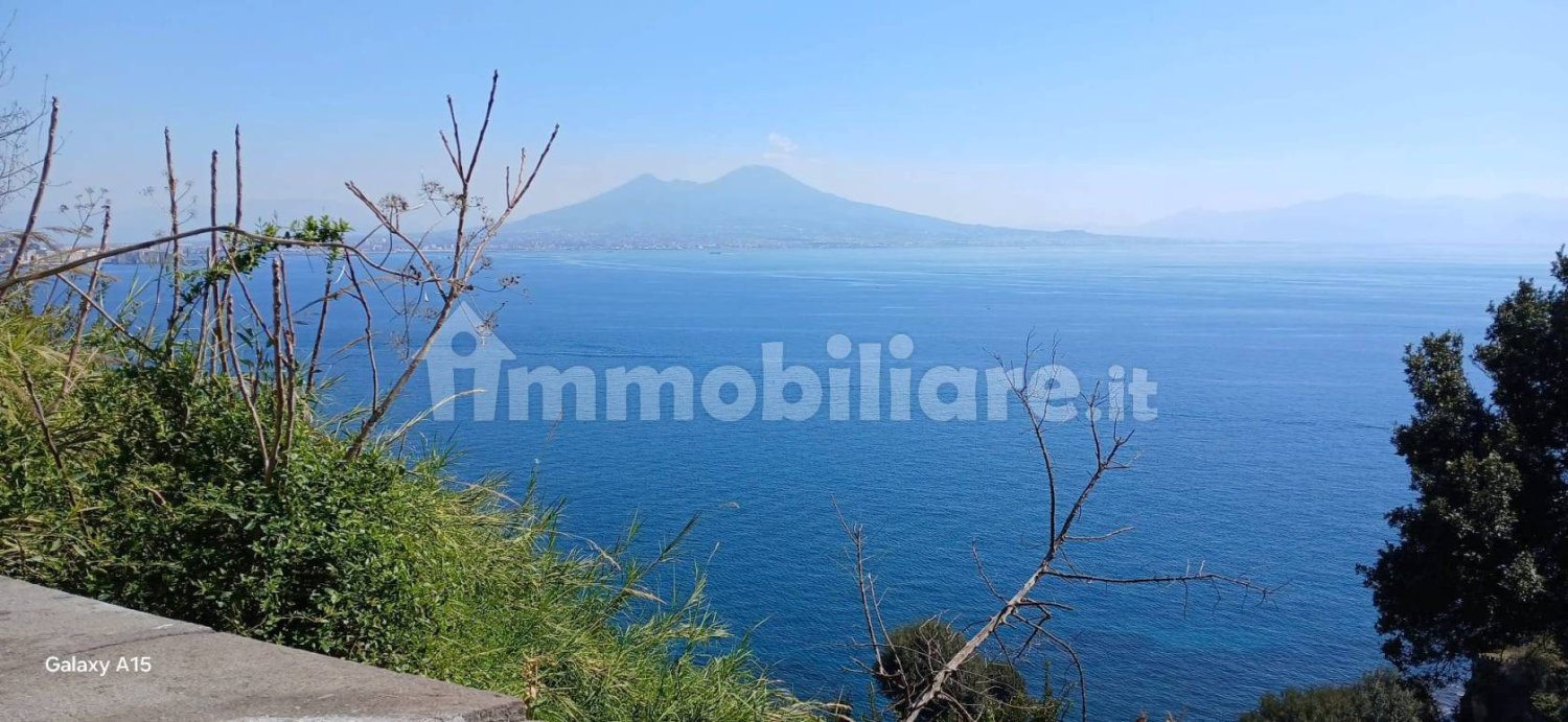 1غرفة عقار تجاري في Naples, Italy رقم 117005