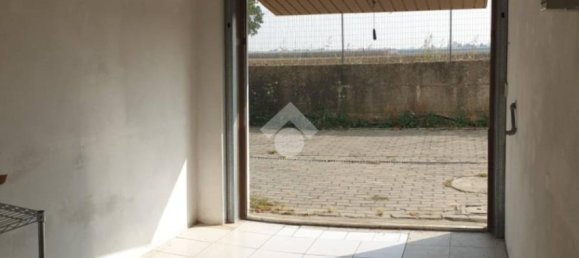 14m² Garage in Castelfranco Emilia, Italy No. 143823 3