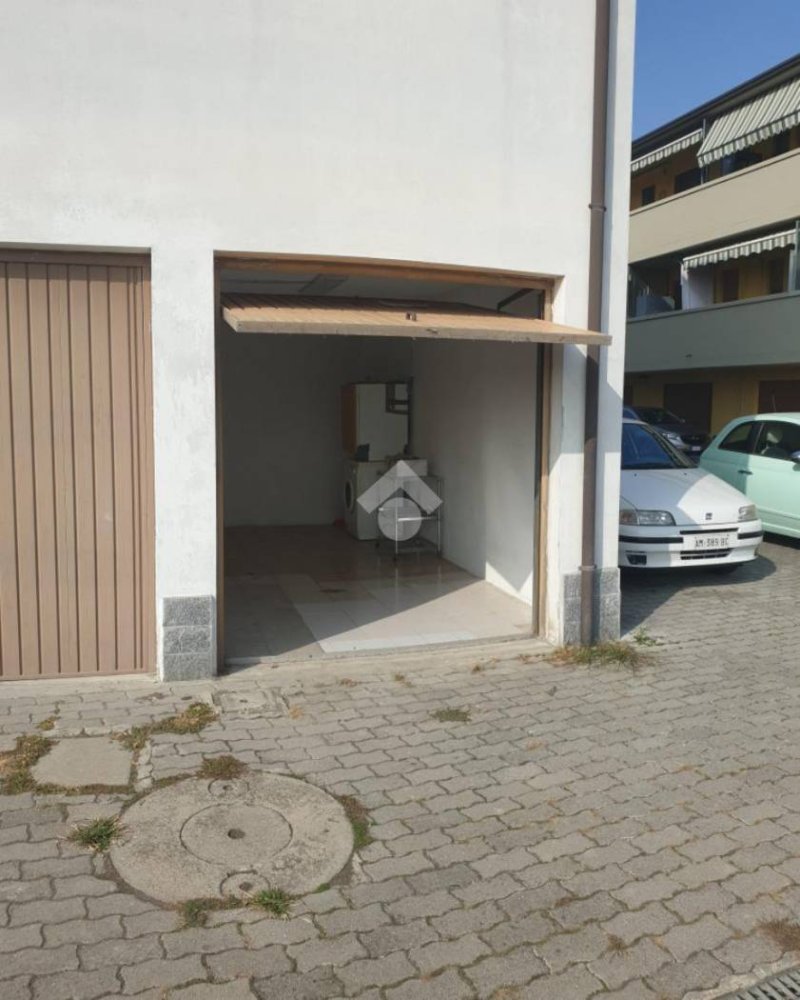 14m² Garage in Castelfranco Emilia, Italy No. 143823