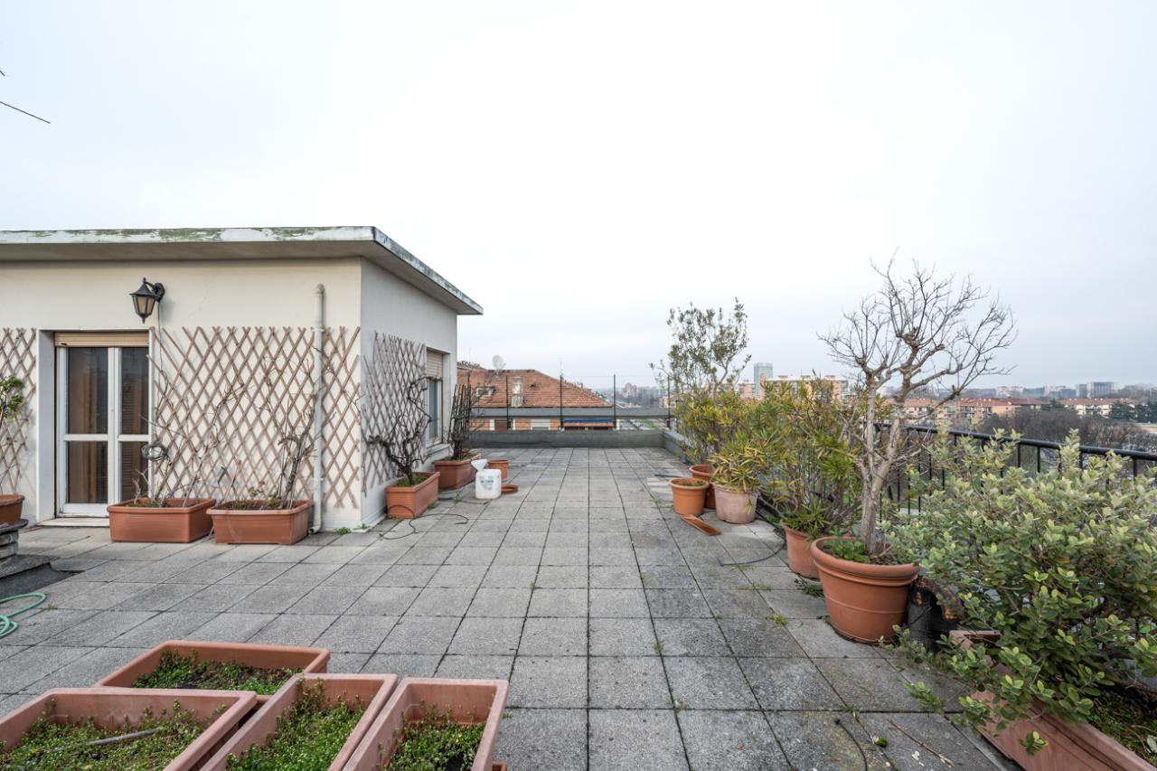 12 rooms Penthouse in Milan, Italy No. 246599